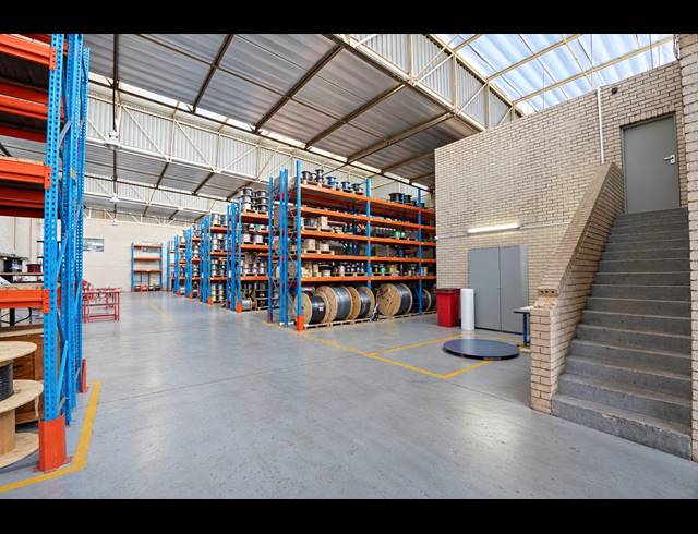 4,060M² WAREHOUSE TO LET IN LASER PARK